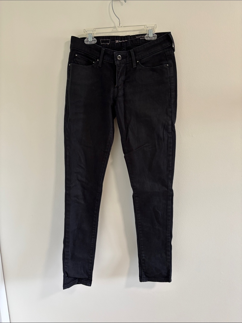 Levi’s Women's Black Skinny Jeans - Sleek Slim Fit Size 26